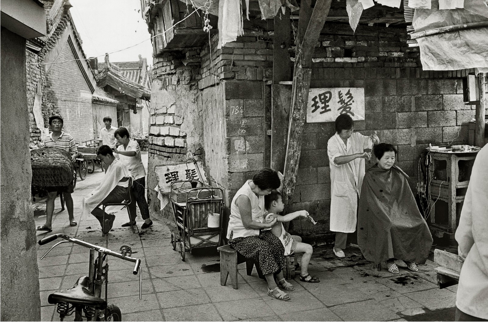 1986白塔寺旁的胡同（北京） .jpg