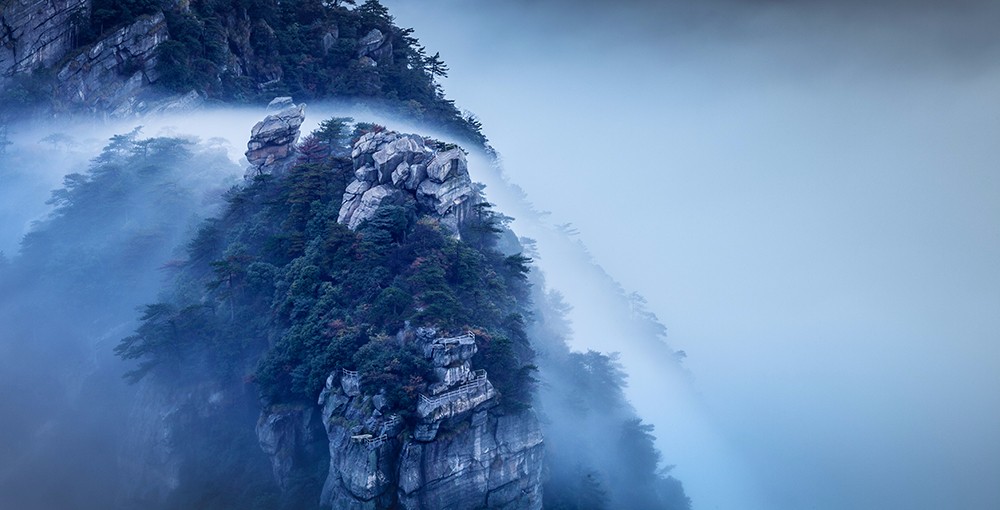 云漫铁船峰-郭庆山.jpg 云漫铁船峰-郭庆山.jpg