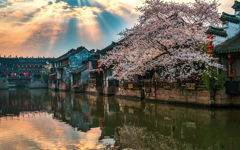 《小镇风光》+韩家新+13600144653.jpg