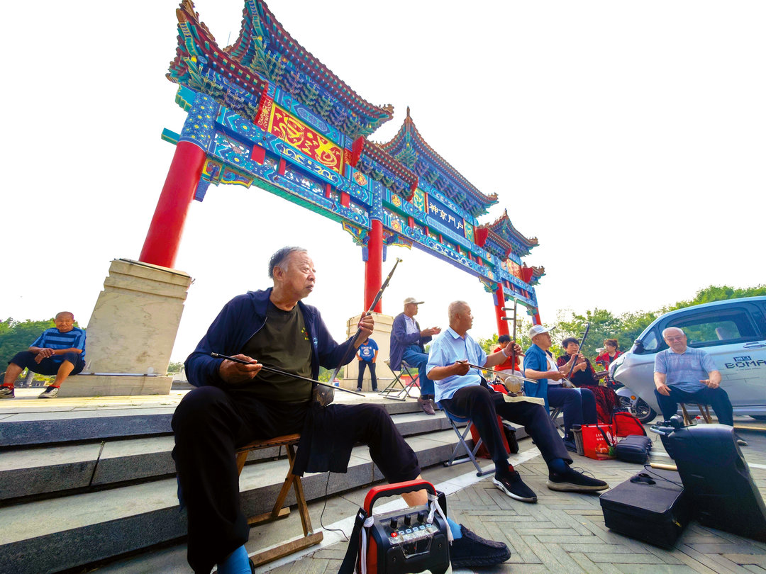 运河畔的悠闲生活（摄影：刘伟光，拍摄地：山东省德州市）_结果.jpg