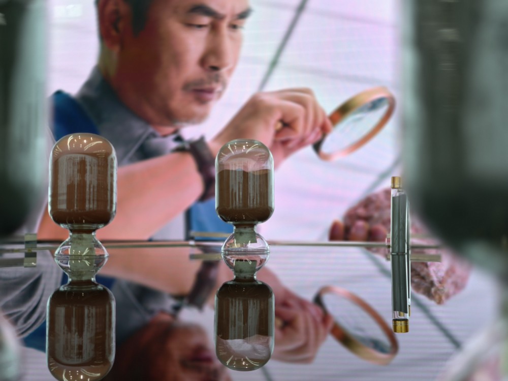 1761128758879662.jpg 02-广东省文联副主席、广东省摄协主席李洁军作品《玻璃瓶里的大学问》.jpg