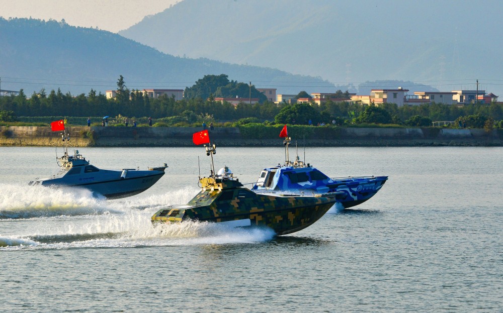 1761128798801344.jpg 李华胜-《科技赋能,亚光5号无人船竞渡》.jpg